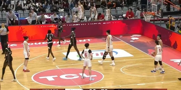 乐鱼体育-老将王思雨获得全队最高的17分，中国女篮86比76战胜南苏丹队