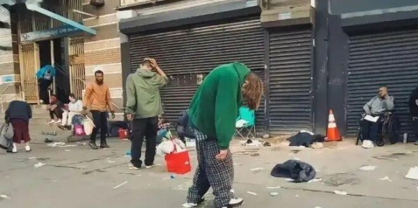 乐鱼体育登录入口-一语道破女留学生的牢A，亲眼目睹陪读妈妈的悲哀，到底真还是假