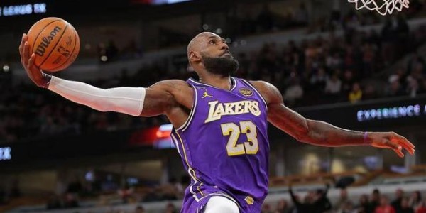 乐鱼体育登录入口-NBA｜东契奇赛季第八次单场40+，詹姆斯半场20+成41岁首人