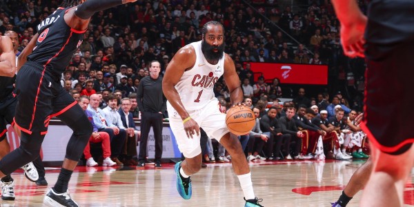 乐鱼体育登录入口-NBA夺冠概率更新！火箭0.4%湖人骑士遭低估 4队超10个百分点领跑