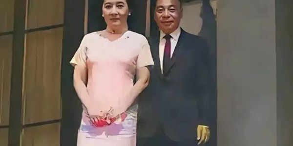乐鱼体育app下载-这才是宋美龄和继子蒋经国的一张真实合影，都是真人的容貌